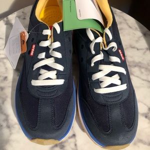 COPY - NWT Crocs Shoes (Sz. 9)